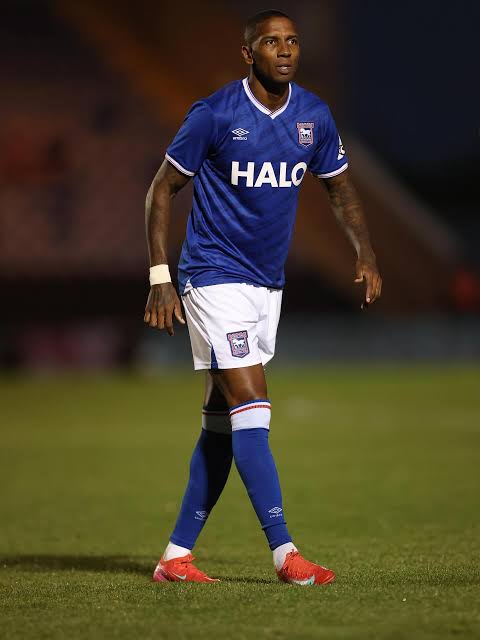 Ashley Young: "I can still play, I have still got that hunger and desire"
